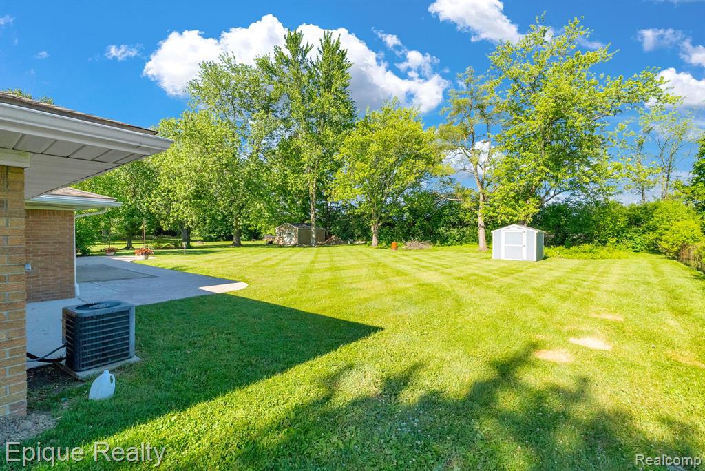 8052 Dungarvin Drive, Grand Blanc, MI 48439 — Photo 32