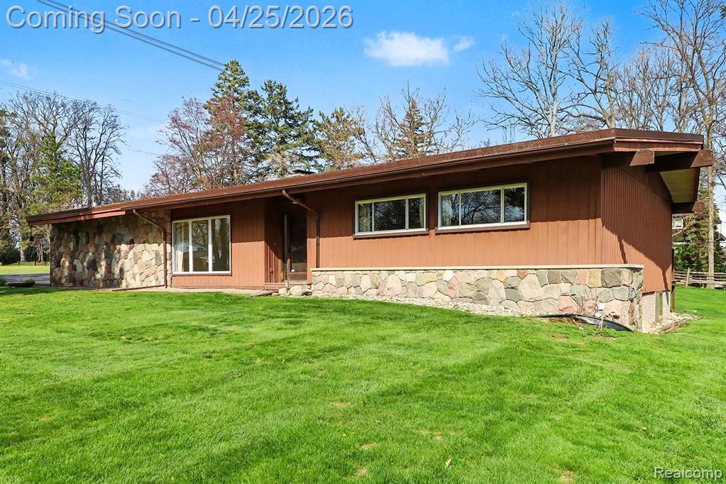 5746 Warbler Drive, Clarkston, MI — Photo 2