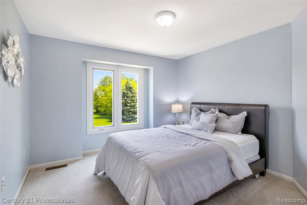 4136 Oakland Ridge Drive, Lake Orion, MI — Photo 16