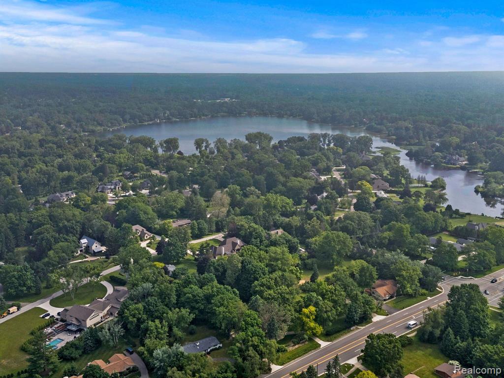 4550 W MAPLE Road, Bloomfield Hills, MI 48301 — Photo 3