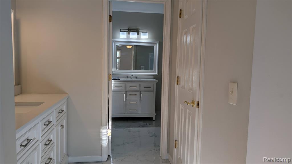 4912 OAK RIVER Drive, Troy, MI 48098 — Photo 23