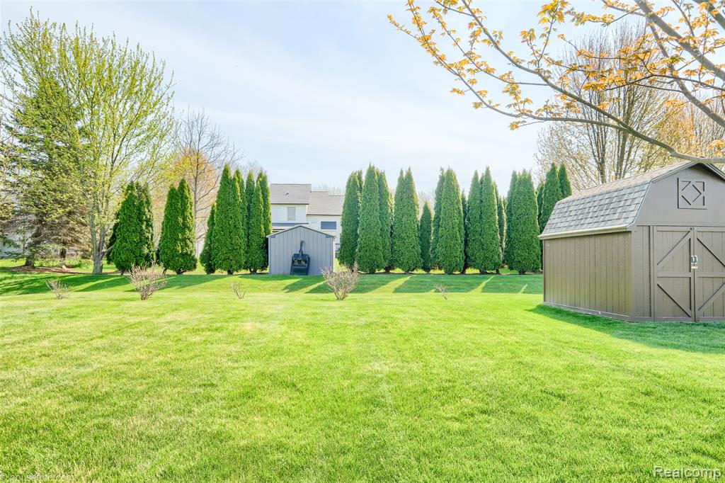 1447 Crystal Pond Drive, Davison, MI 48423 — Photo 8