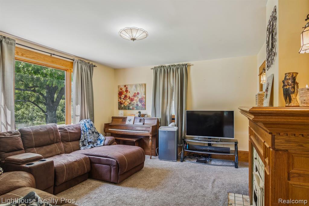67640 W 8 MILE Road, South Lyon, MI 48178 — Photo 12