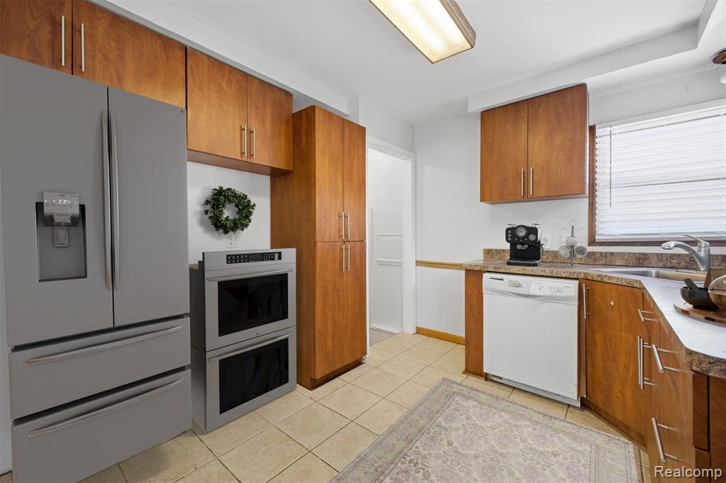 15080 Churchill Street, Southgate, MI 48195 — Photo 10