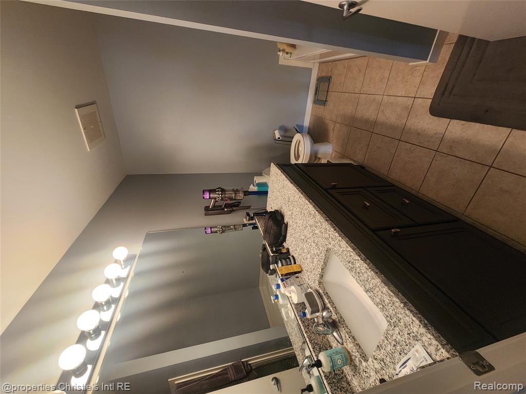 66 WINDER Street, Detroit, MI 48201 — Photo 10