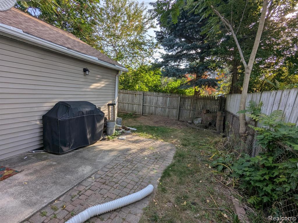 2305 Hester Court, Keego Harbor, MI 48320 — Photo 12