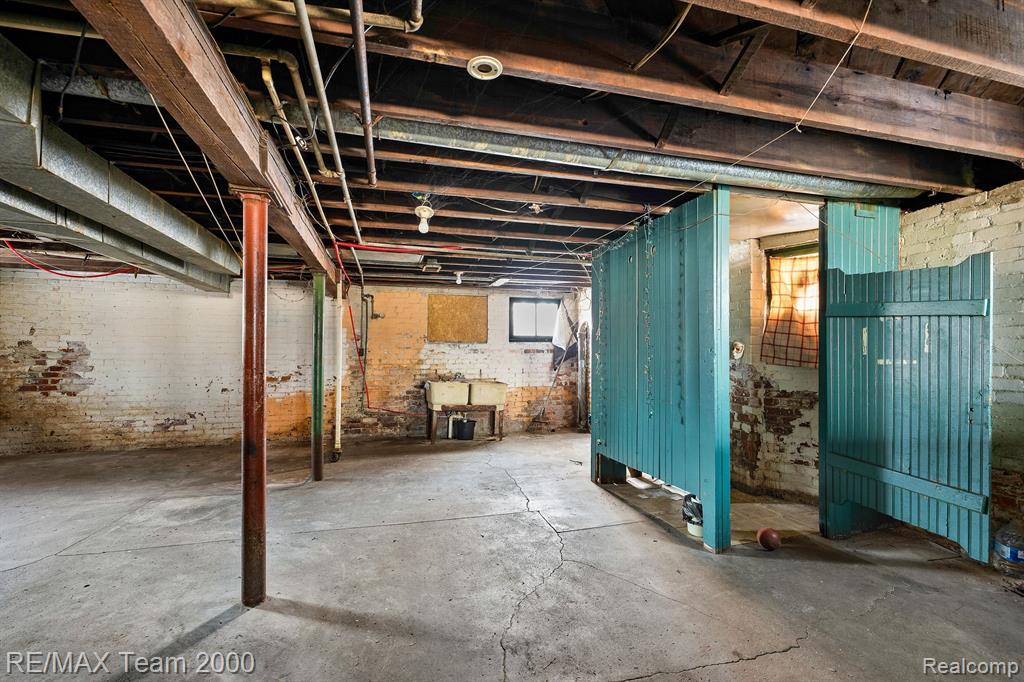 2187 HARDING Street, Detroit, MI 48214 — Photo 28
