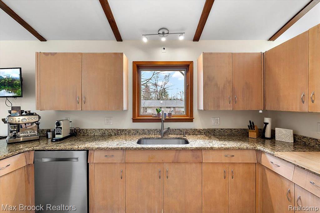 6606 VACHON Court, Bloomfield Hills, MI 48301 — Photo 8