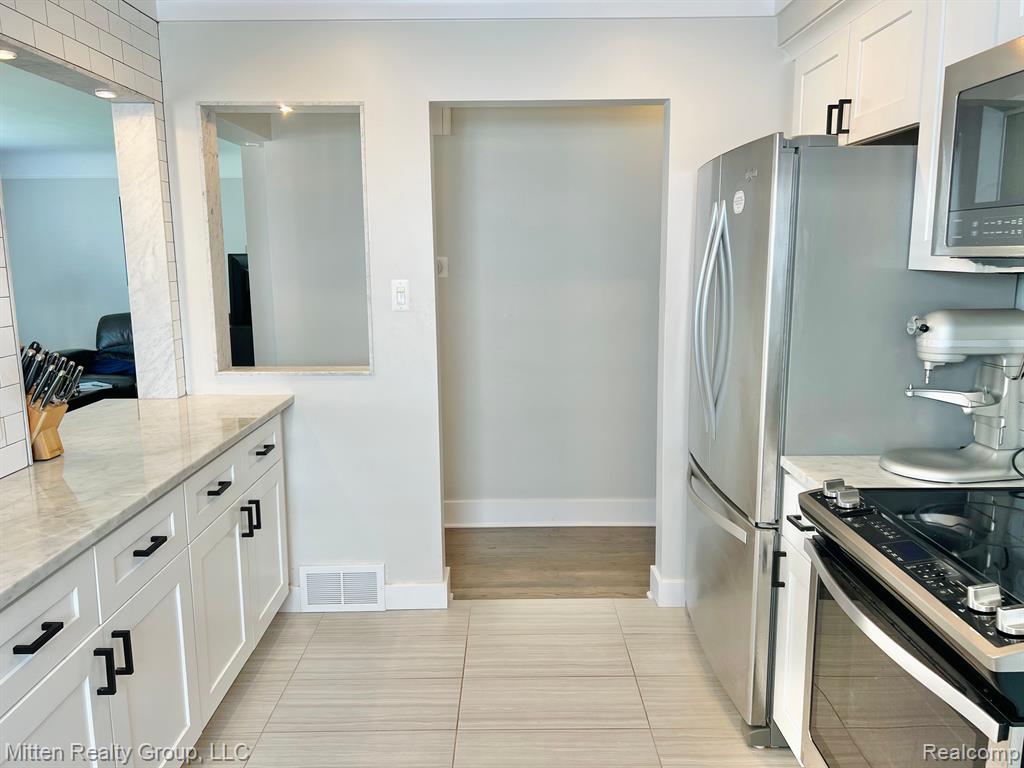 539 EDGEWOOD Place, Ferndale, MI 48220 — Photo 14