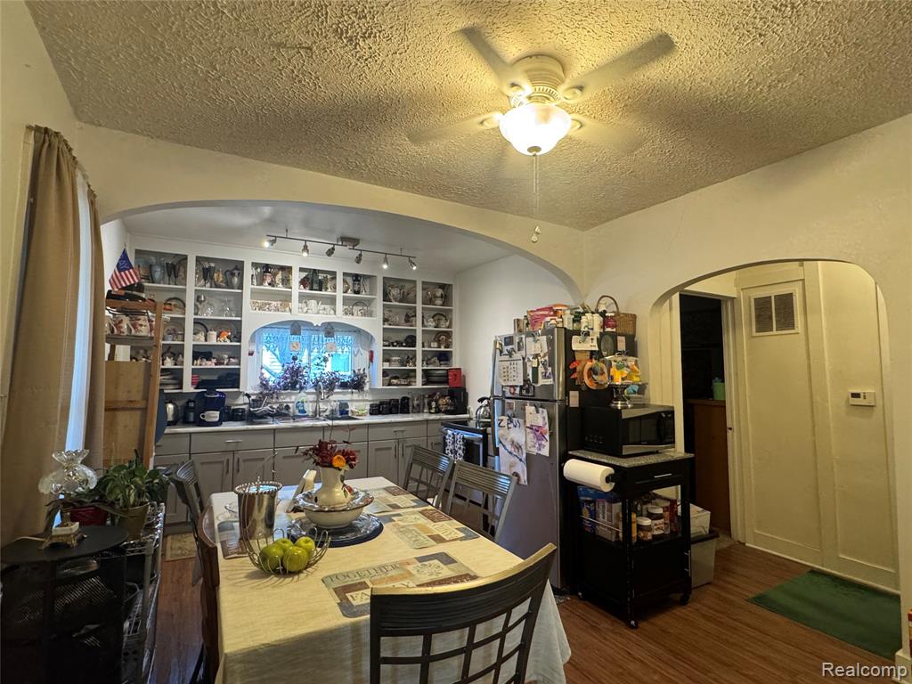 744 E Sibley Street, Howell, MI 48843 — Photo 9