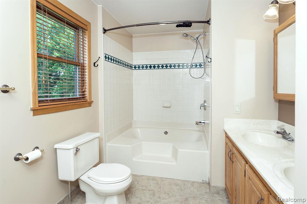 7653 CHASE LAKE Road, Fowlerville, MI 48836 — Photo 56