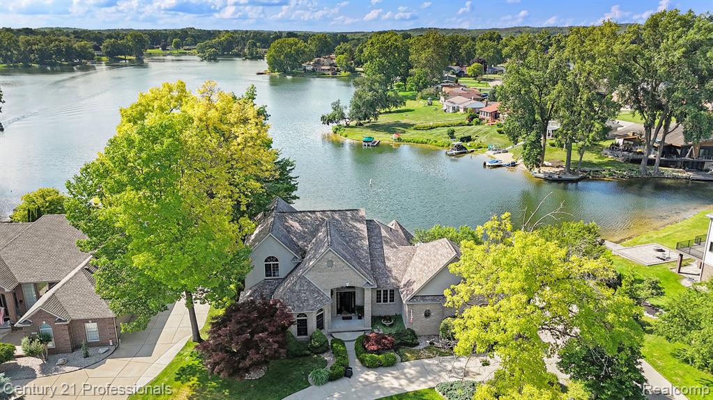 9020 Huron Bluffs Drive, White Lake, MI — Photo 40