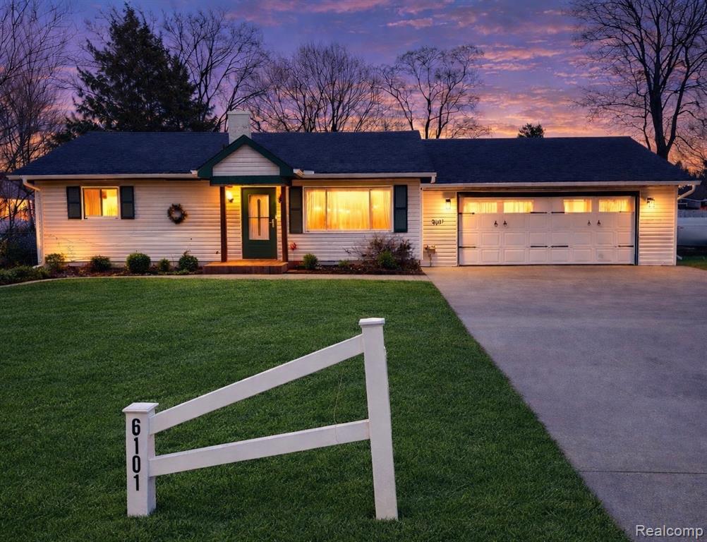 6101 Woodsdale Drive, Grand Blanc, MI 48439 — front exterior