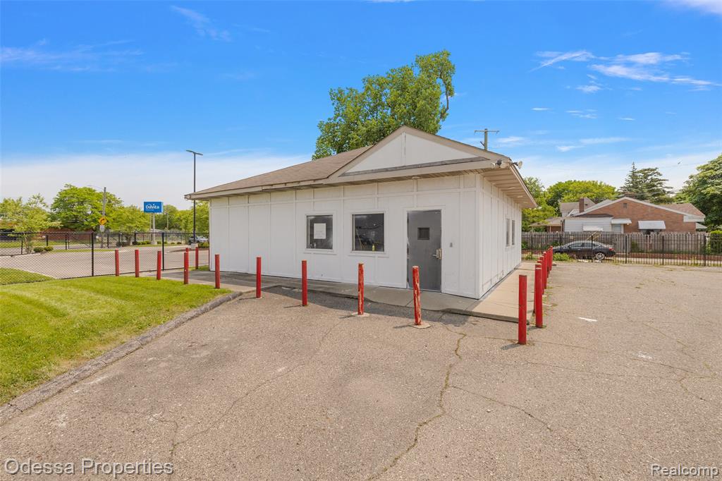 8626 Michigan Avenue, Dearborn, MI, 48210