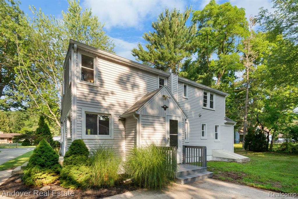 5254 LAKE HARBOR Road, Norton Shores, MI 49441 — Photo 4