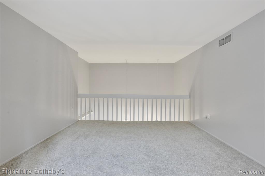 5025 Crooks Road, 42, Royal Oak, MI 48073 — Photo 13