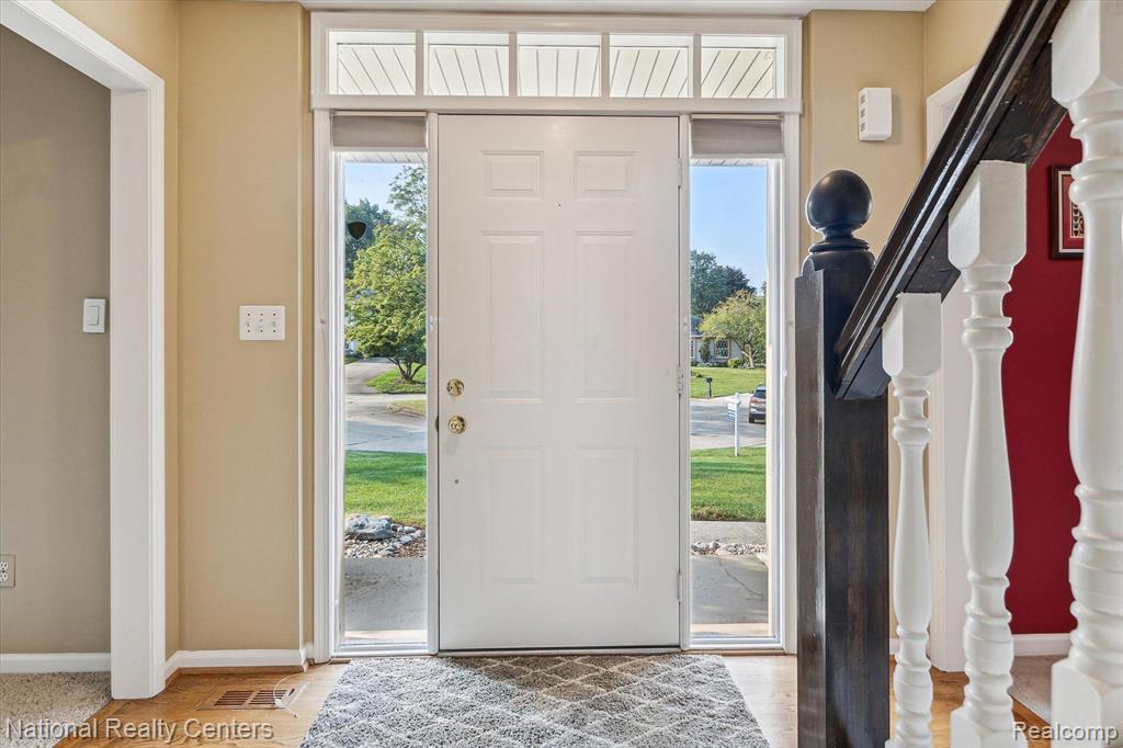 42372 COTSWOLD Court, Northville, MI 48168 — Photo 7