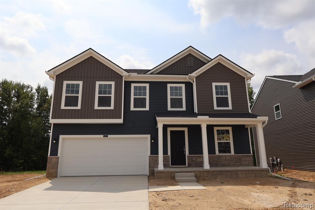 423 Hidden River W, Holly, MI 48442
