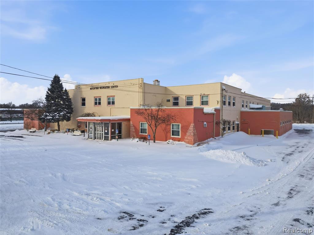 5640 Williams Lake Road, Waterford, MI