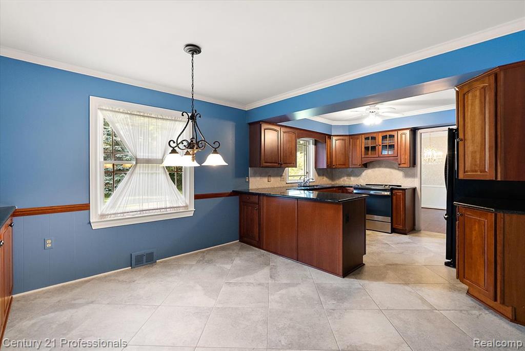 633 Foxhall Road, Bloomfield Hills, MI 48304 — Photo 30