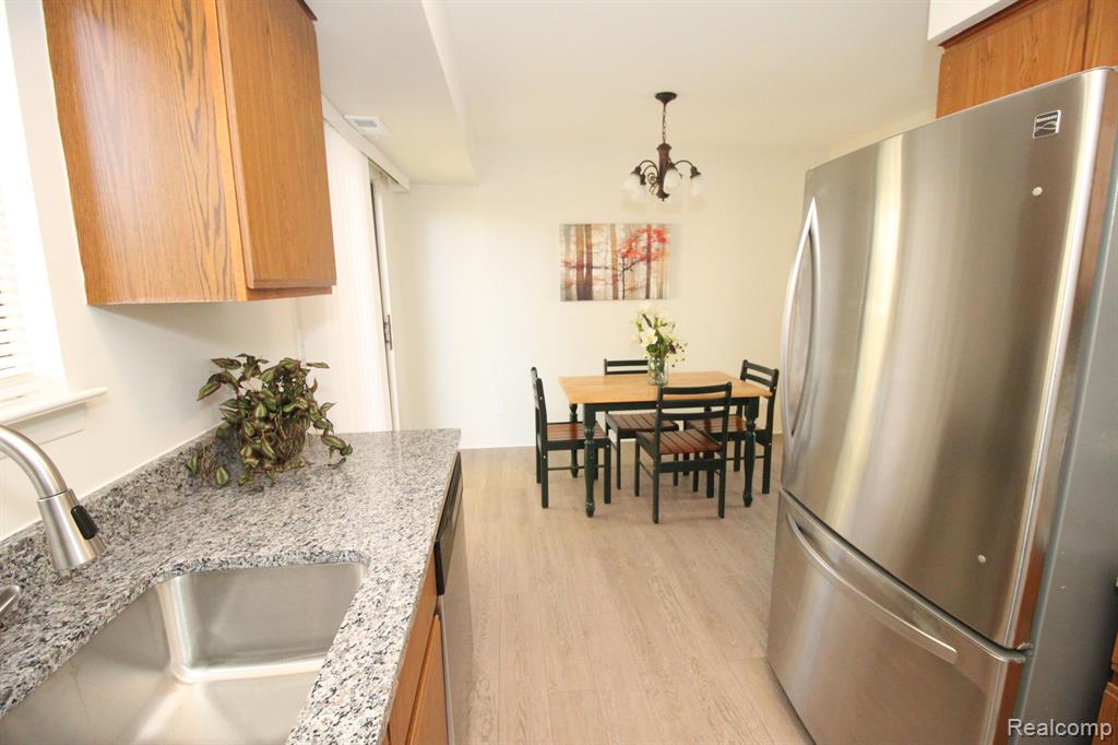 40831 HIGHPOINTE Drive, Clinton Twp, MI 48038 — Photo 9