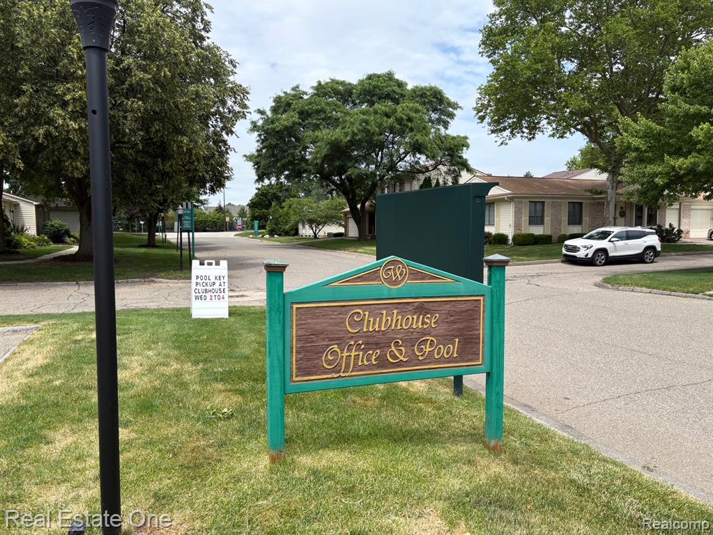 2961 Roundtree Drive, Troy, MI 48083 — Photo 2