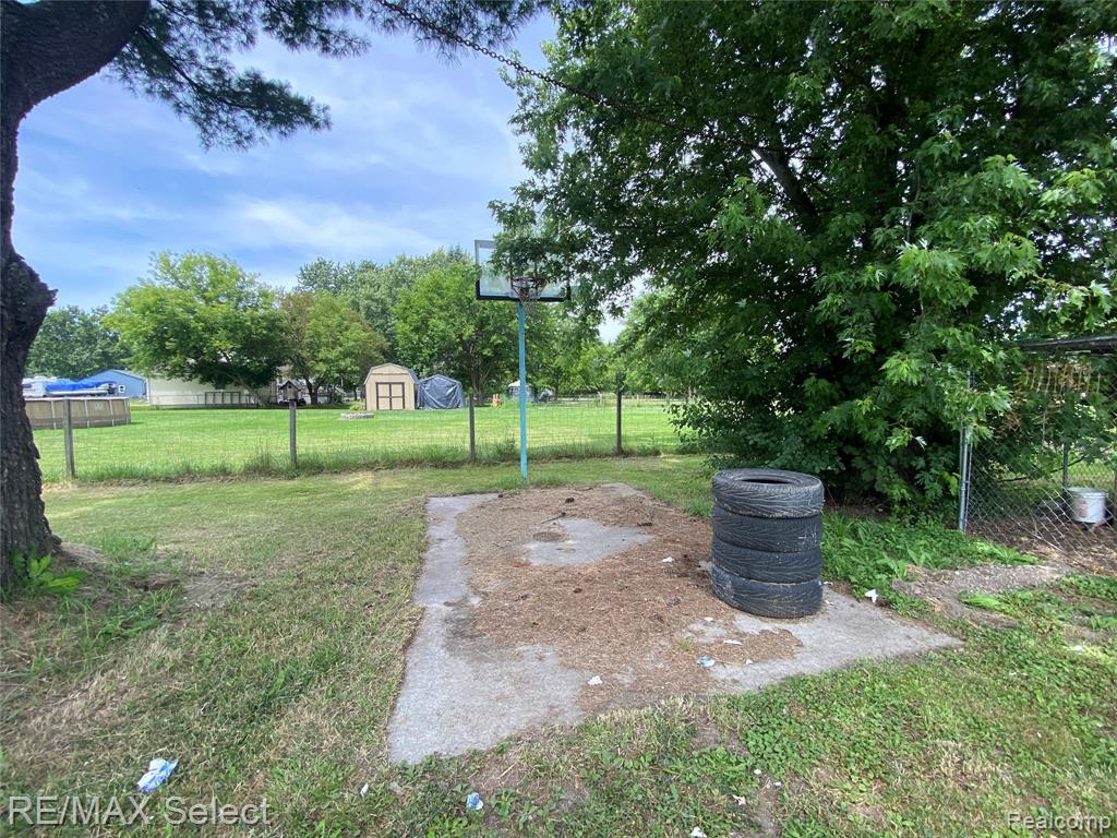 5151 Kendall Drive, Burton, MI 48509 — Photo 24