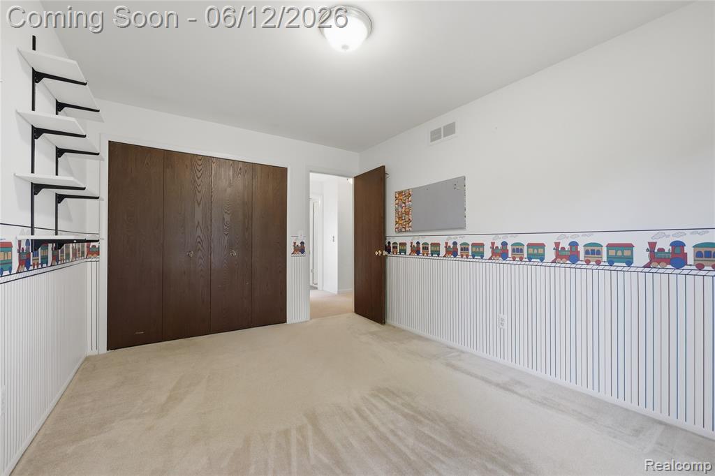 640 Longfellow Drive, Troy, MI 48085 — Photo 19