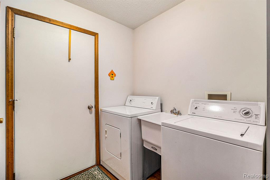 254 MARIGOLD Circle, Westland, MI — Photo 12