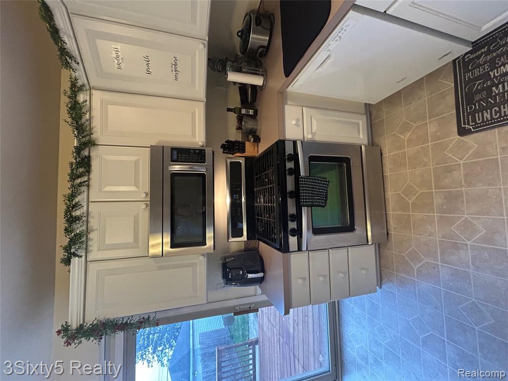 243 Emmons Boulevard, Wyandotte, MI 48192 — Photo 6