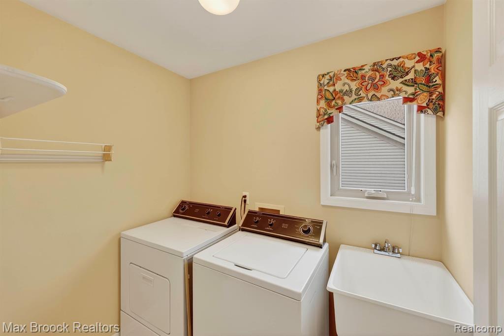 6166 Lochmore Drive, Commerce Twp, MI 48382 — Photo 22