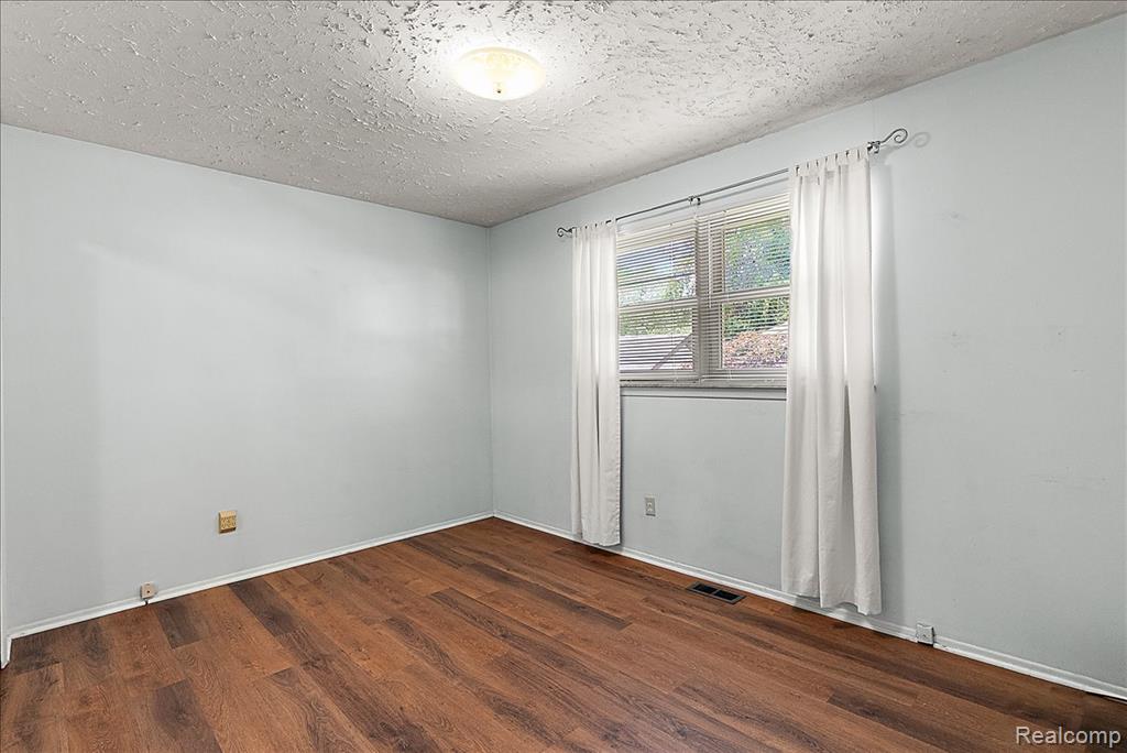 5242 Mansfield Avenue, Sterling Heights, MI 48310 — Photo 18