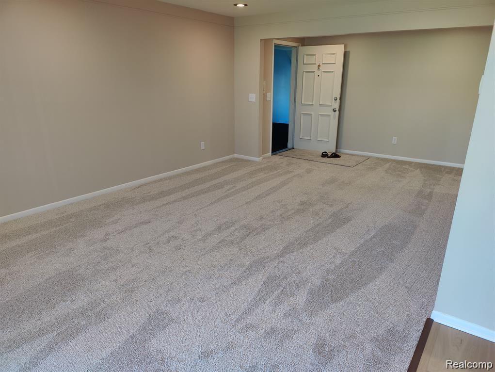 433 FOX HILLS Drive S, 3, Bloomfield Hills, MI 48304 — Photo 10