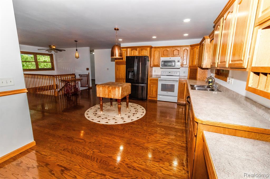 4707 MOUNT MORRIS Road, Columbiaville, MI 48421 — Photo 3
