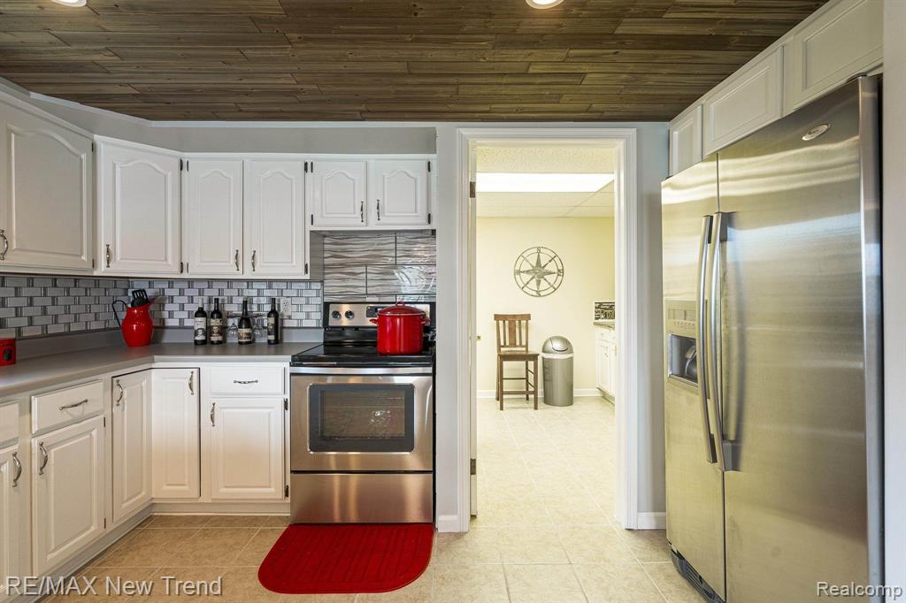 6768 HATCHERY Road, Waterford, MI 48327 — Photo 46