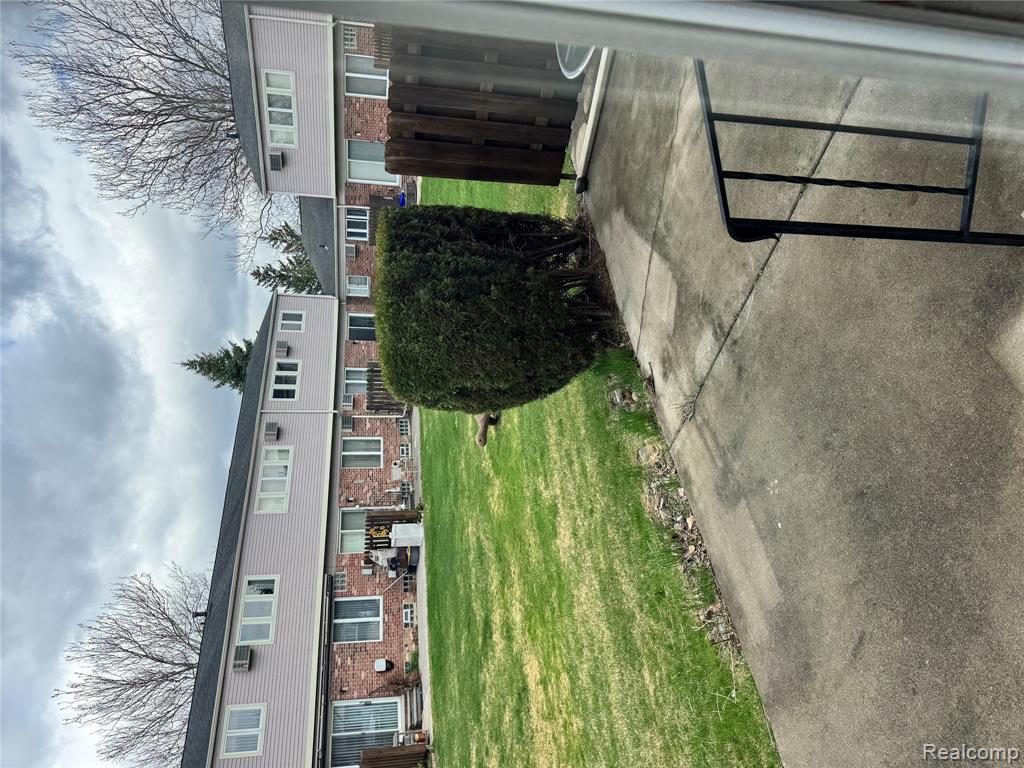 20102 Great Oak Circle S, 174, Clinton Twp, MI 48036 — Photo 3