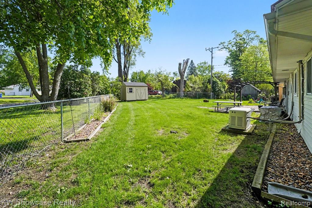 6612 Rowley Drive, Waterford, MI 48329 — Photo 15