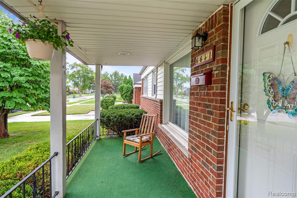 6651 Cardwell Street, Garden City, MI — Photo 3