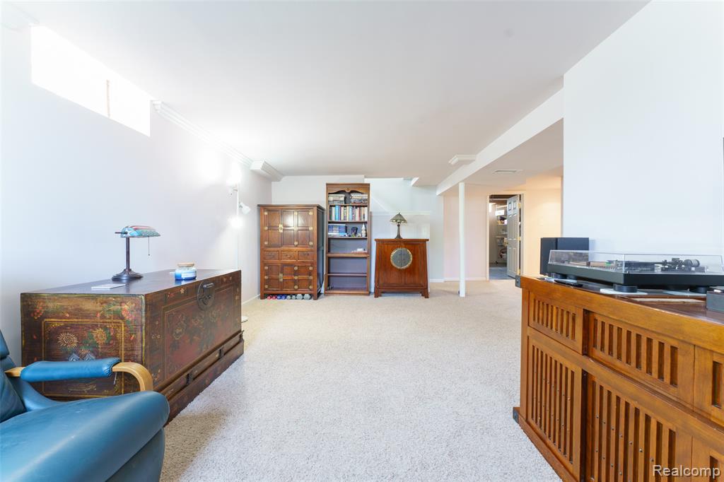860 Friar Drive, Milford, MI 48381 — Photo 15