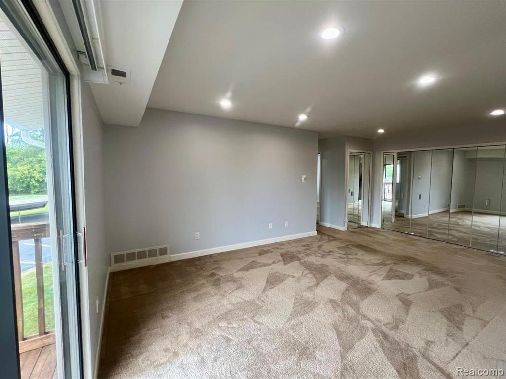 30060 W 12 MILE Road, 94, Farmington Hills, MI 48334 — Photo 4