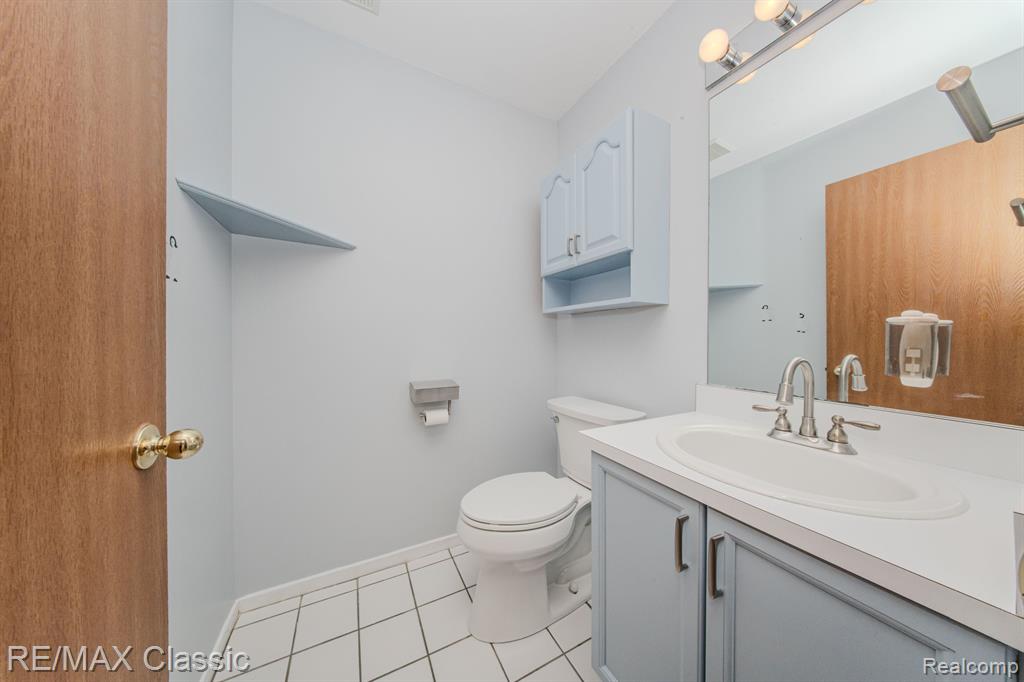 514 WINWOOD Circle, Walled Lake, MI 48390 — Photo 13