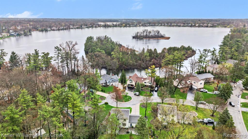 2824 Lunar Court, Lake Orion, MI — Photo 2