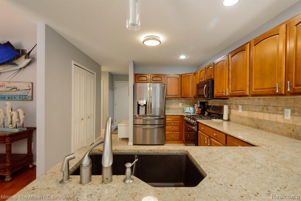 17449 Ava Court, New Boston, MI 48164 — Photo 10