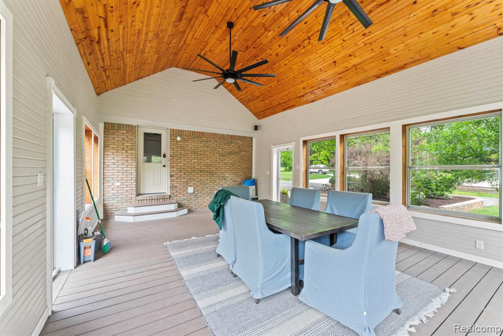 490 Rolling Oaks Drive, Howell, MI 48843 — Photo 25