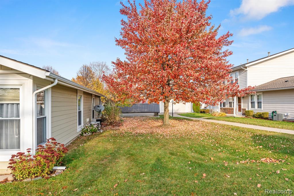 39727 VILLAGE WOOD Lane, Novi, MI — Photo 24