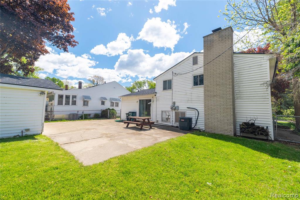 569 Hendrickson Boulevard, Clawson, MI — Photo 35