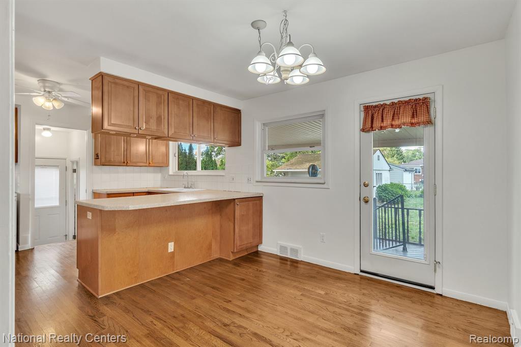 9001 E PERRIN Street, Livonia, MI 48150 — Photo 18