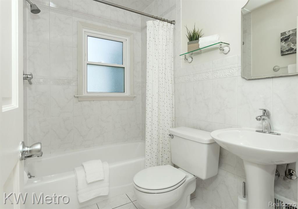 620 CATALPA Drive, Royal Oak, MI 48067 — Photo 10