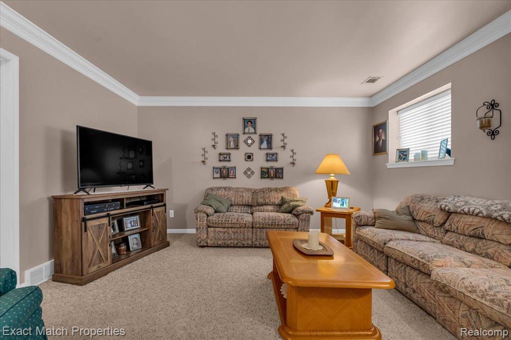 7180 HOWELL Avenue, Waterford, MI 48327 — Photo 39