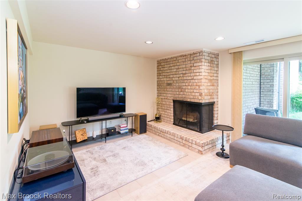 41350 Woodward Avenue, Bloomfield Hills, MI 48304 — Photo 33